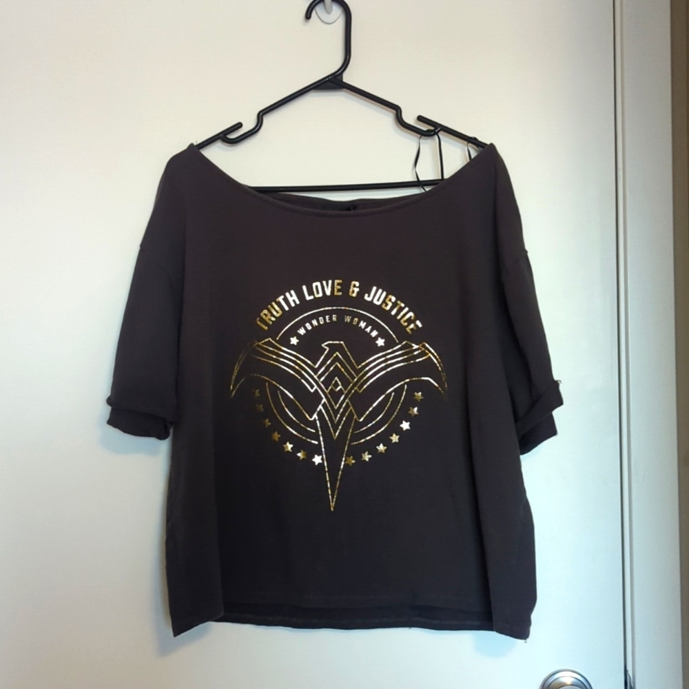 Wonder Woman cropped wide collar t-shirt (Plus/Oversized) - Picture 1 of 3